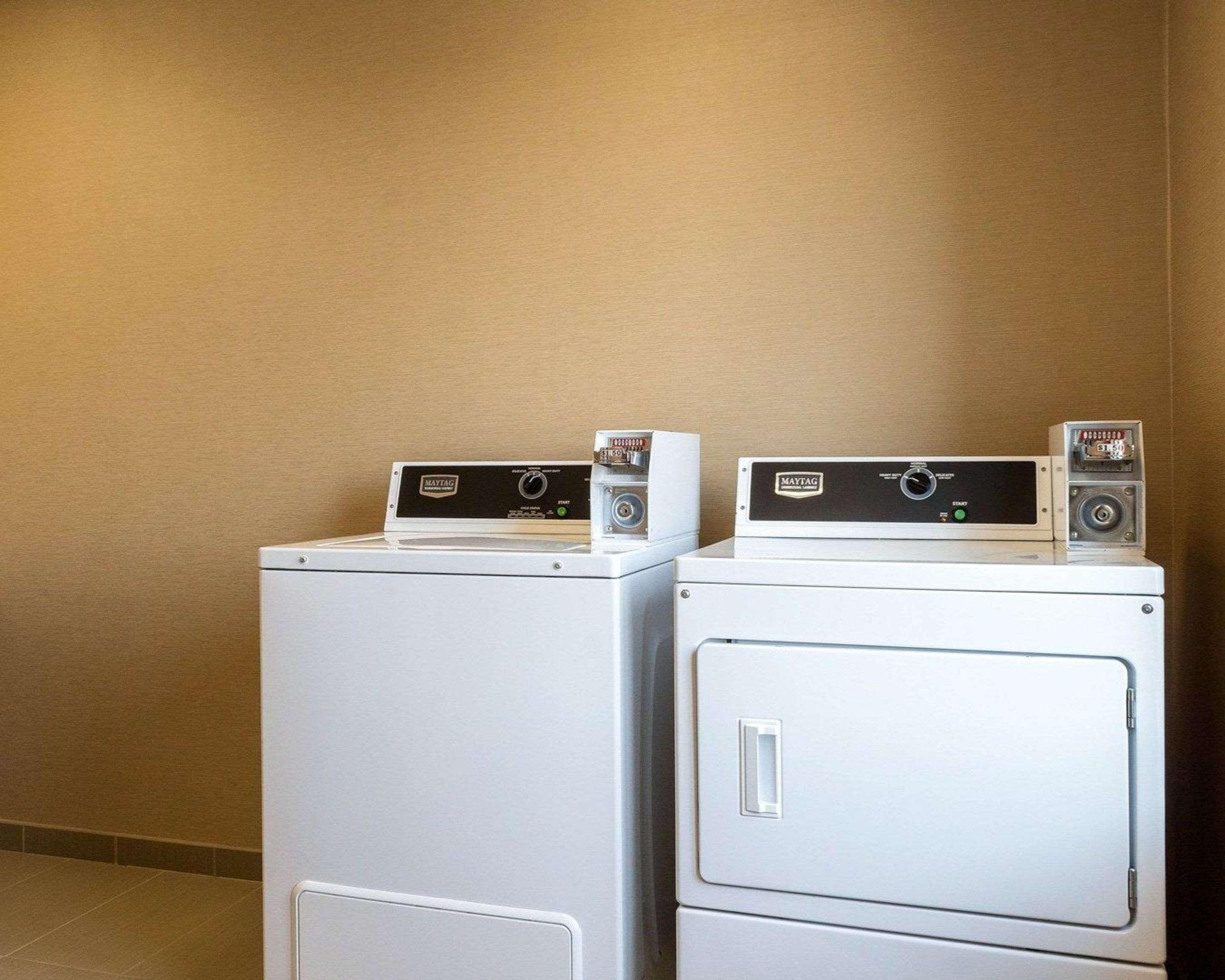 Comfort Inn & Suites Watford City Extérieur photo