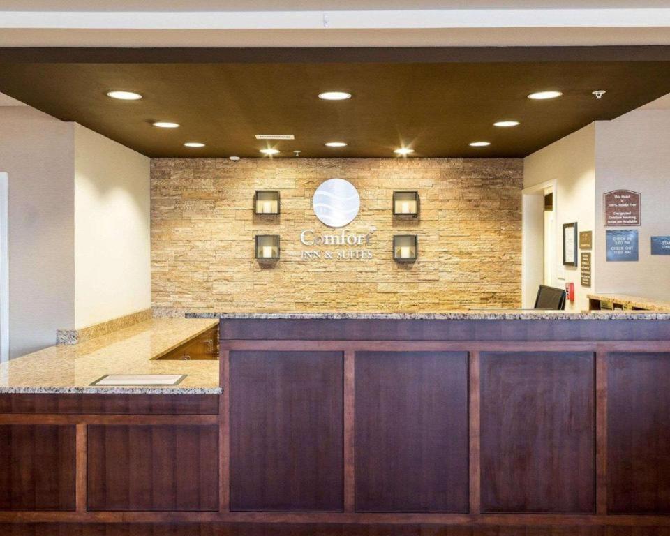 Comfort Inn & Suites Watford City Extérieur photo